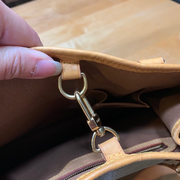 Louis Vuitton Batignolles Vertical - Picture 9 of 16